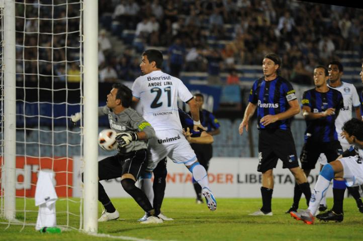 Arquivo:2011.01.26 - Liverpool-URU 2 x 2 Grêmio.jpg