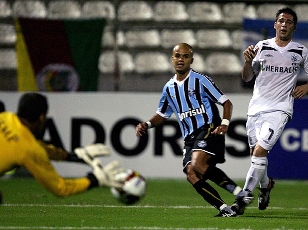 Arquivo:2009.05.06 - Universidad San Martín 1 x 3 Grêmio.1.jpg