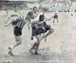 Arquivo:1941.03.02 - Grêmio 5 x 5 Gimnasia La Plata - Foto2.jpg