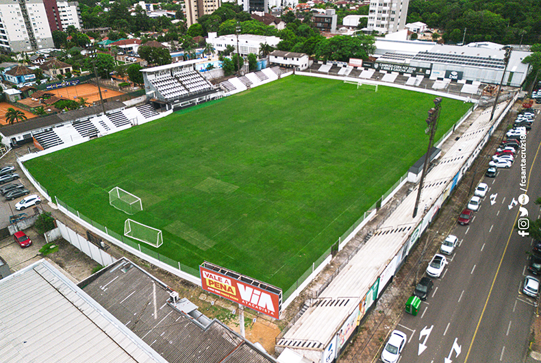 Arquivo:Estádio dos Plátanos.jpg