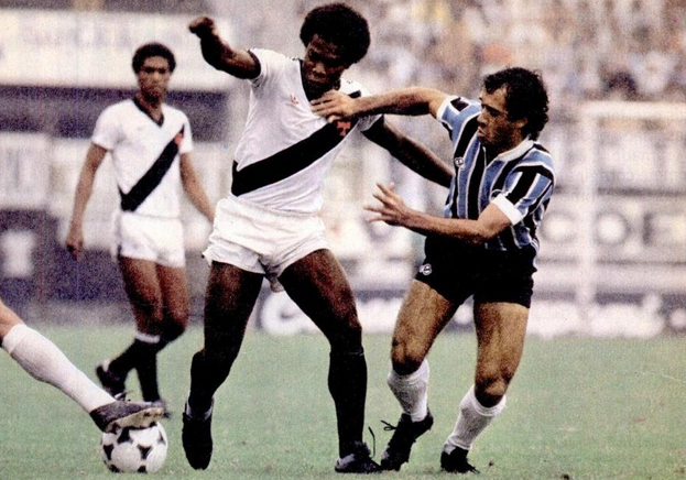 Arquivo:1982.03.28 - Vasco 1 x 1 Grêmio.foto1.png