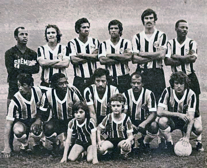 Arquivo:1972.05.21 - Internacional 2 x 2 Grêmio - Foto.png