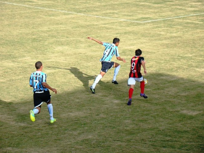 Arquivo:2012.05.19 - Grêmio 3 x 0 Tamoio de Viamão (Sub-17).foto.png
