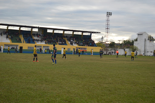 Arquivo:Estádio Alcides da Silva Gonçalves Pereira.jpg
