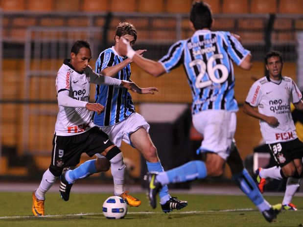 Arquivo:2011.08.31 - Corinthians 3 x 2 Grêmio.jpg