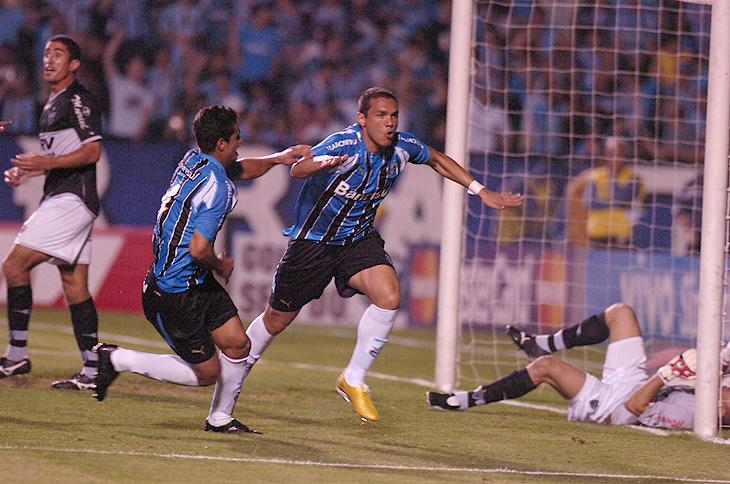 Arquivo:2007.10.03 - Grêmio 2 x 2 Atlético Mineiro.2.jpg