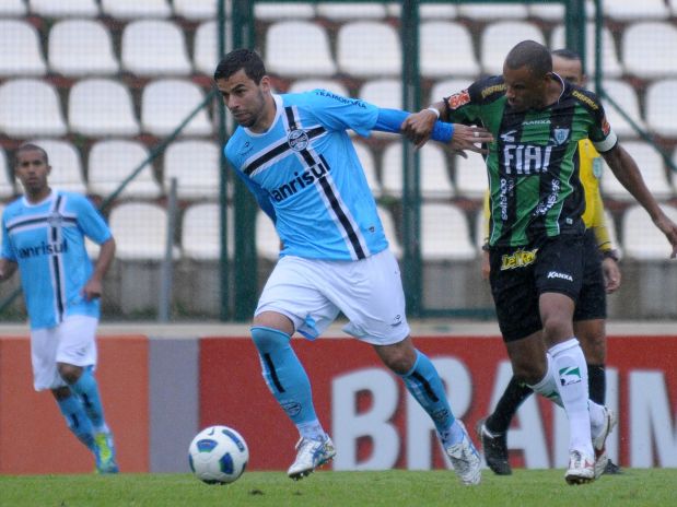 Arquivo:2011.10.22 - América-MG 2 x 2 Grêmio.jpg