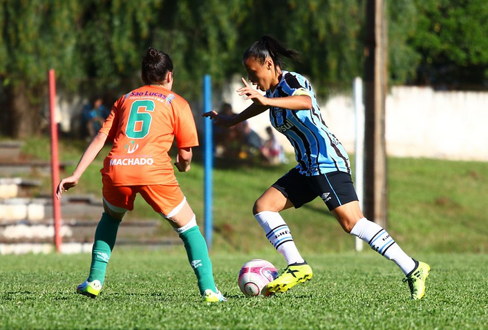 Arquivo:2018.10.21 - EC Ijuí (feminino) 0 x 6 Grêmio (feminino).2.png