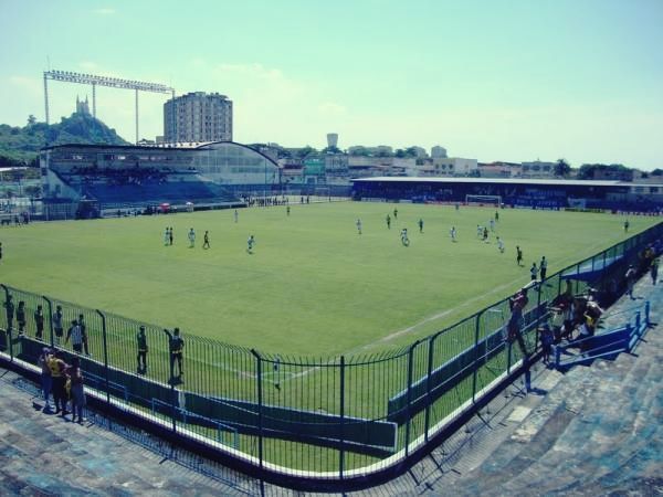 Arquivo:Estádio Antônio Mourão Vieira Filho.jpg
