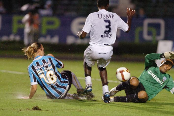 Arquivo:2009.05.13 - Grêmio 2 x 0 Universidad San Martín.2.jpg