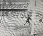 1957.06.16 - Campeonato Citadino - Grêmio 2 x 1 Renner - Um dos gols do Grêmio.PNG