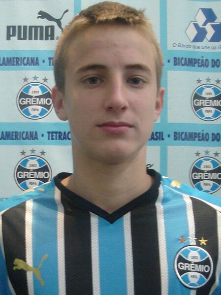 Arquivo:Rodrigo Ely base.jpg